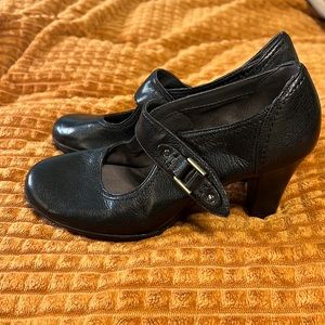 Aerosoles black size 8 women’s Mary Jane non slip